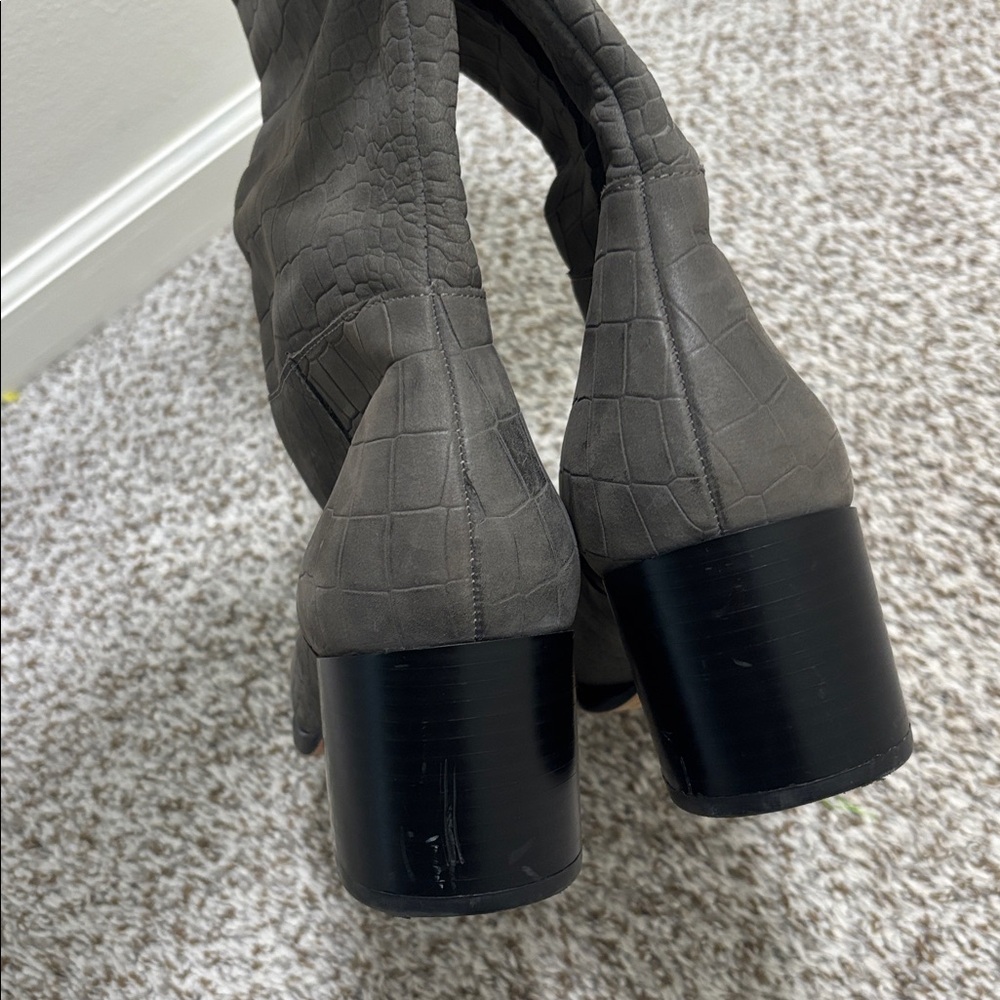 Sam Edelman Joelle knee-high boots in grey croc-embossed suede 9.5 - Picture 4 of 9